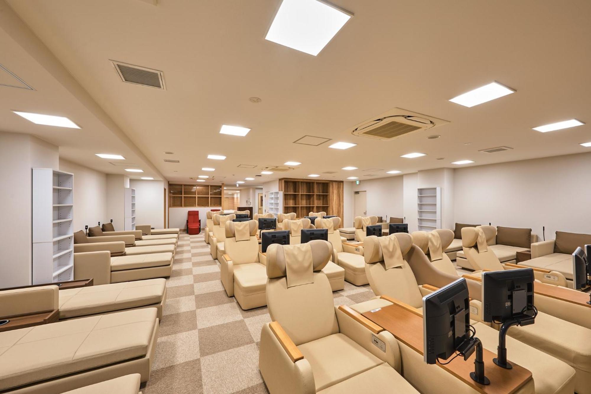 Sauna & Capsule Hotel Rumor Plaza Kyoto Buitenkant foto